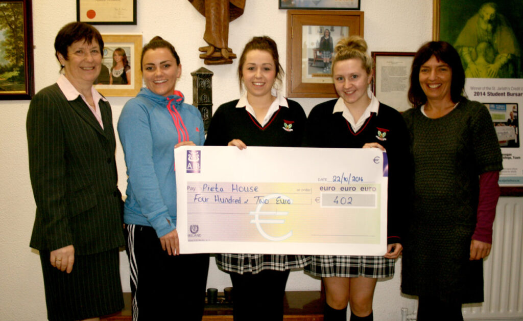 Anne Kelly the school’s Sports Captain, PE teacher Gillian O’Connor and the school counsellor Ber Jordan presented the cheque for over four hundred euro to the representative from Pieta House.